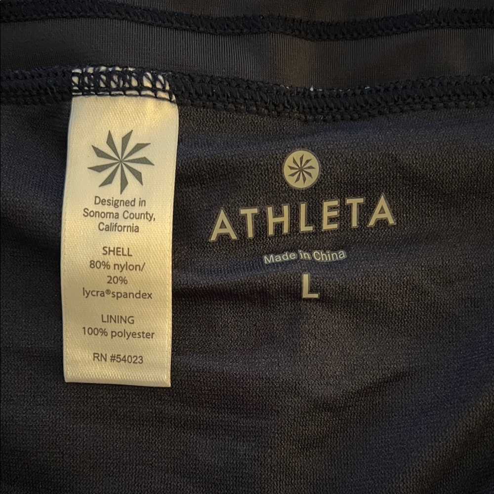 🆕 NWOT Athleta Blue/Navy/White Geometric Swim/Athletic Shorts Size L - Picture 2 of 7